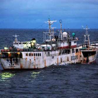 Taiwanese-flagged fishing vessel suspected of illegal fishing activity, moves through the water - Source :US Navy, Wikipedia
